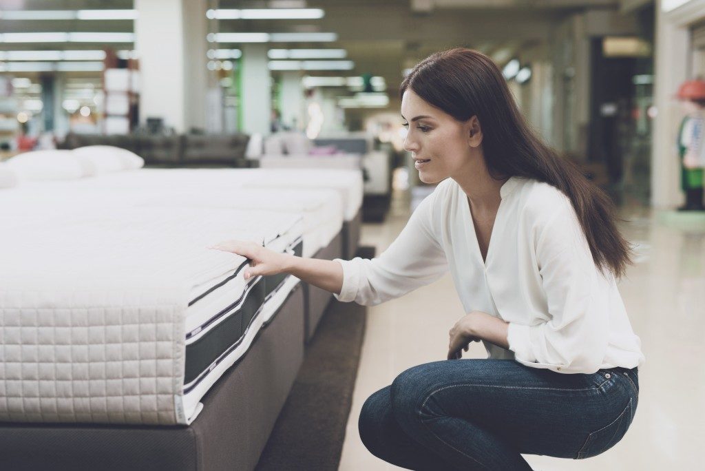 woman choosing mattress