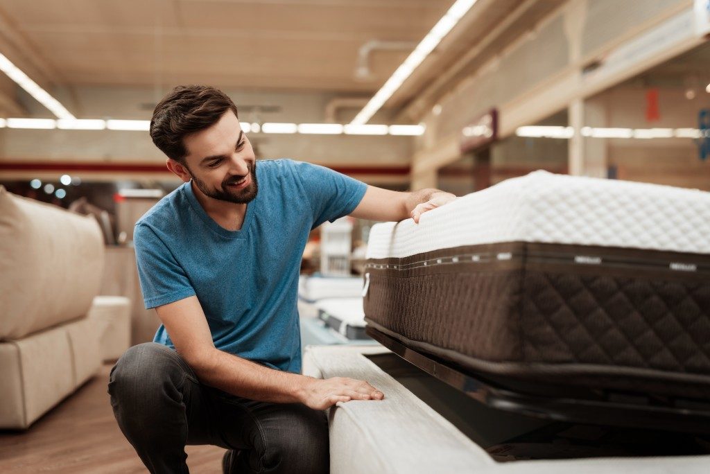 man choosing mattress