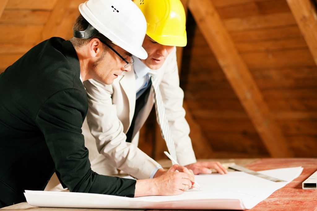 home construction planning by engineer and architect