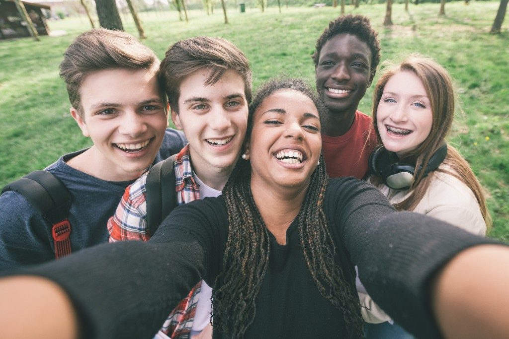 group of teenagers taking a selfie